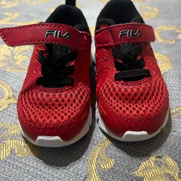 Child Fila shoes like new - Picture 5 of 5